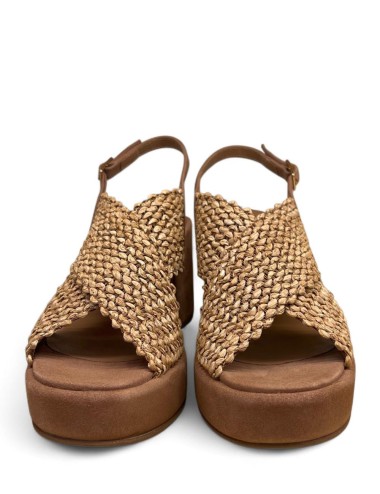 Sandalo con plateau a fasce incrociate corda marrone