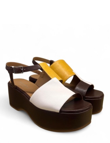 Zeppe in pelle tricolore con cinturino marrone