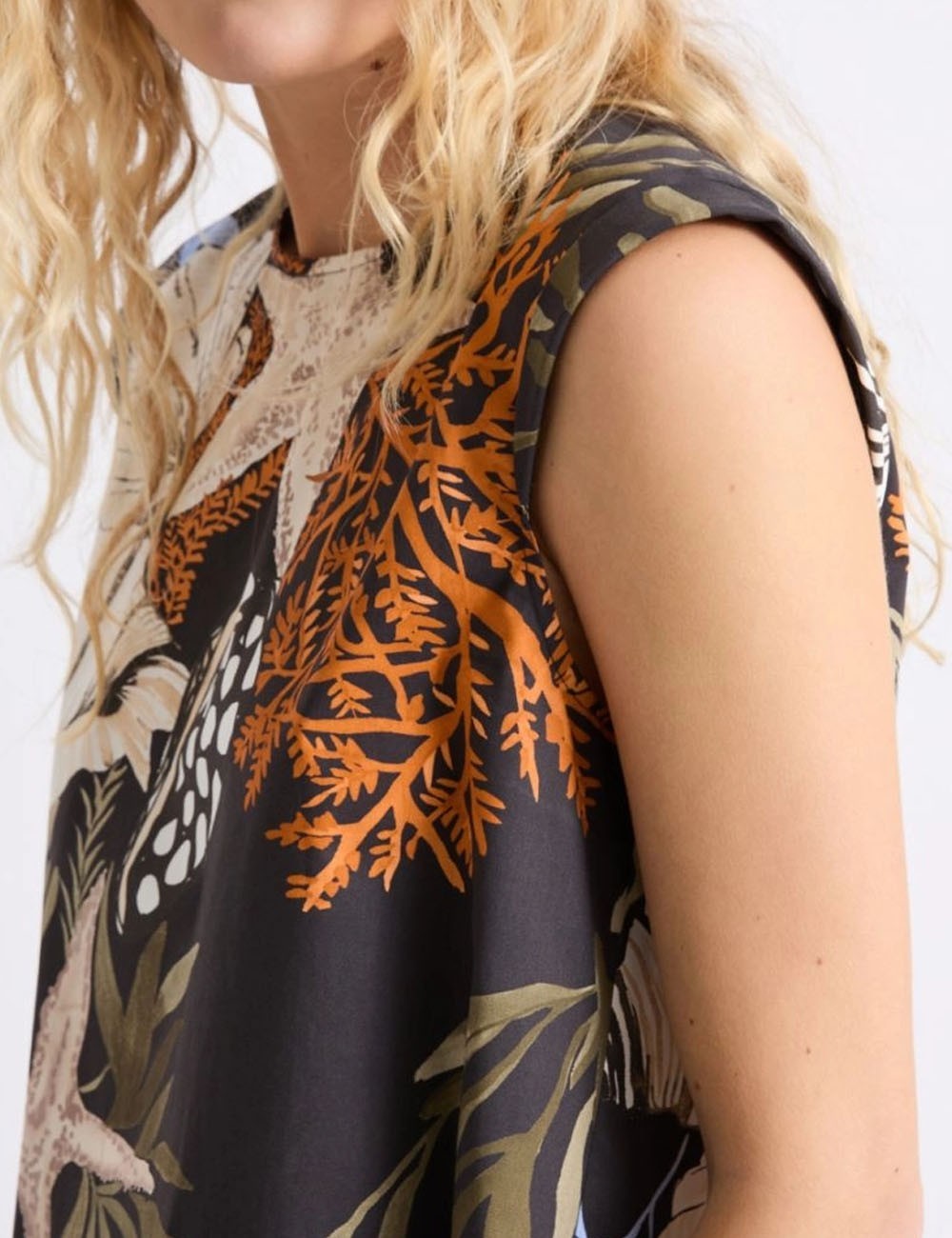 Top smanicato in cotone stretch nero