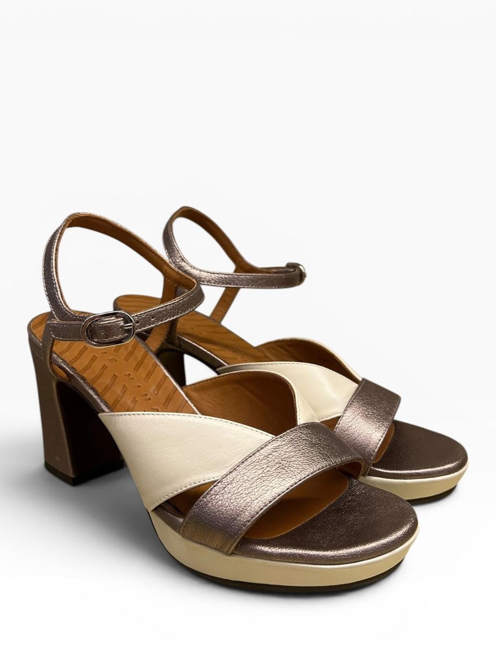 Sandalo KACTO con plateau in pelle avorio tacco iron