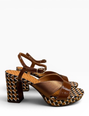 Sandalo KACTO con plateau in pelle marrone bronzo tacco stampa geometrica