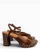 Sandalo KACTO con plateau in pelle marrone bronzo tacco stampa geometrica
