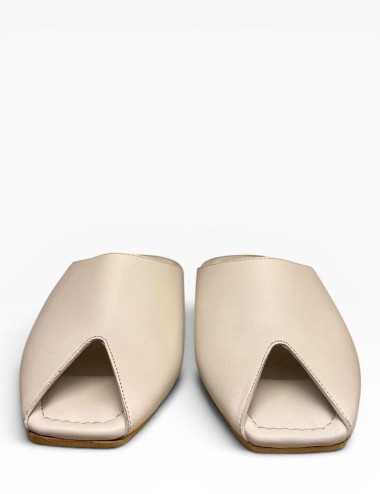 Ciabatta spuntata in pelle avorio