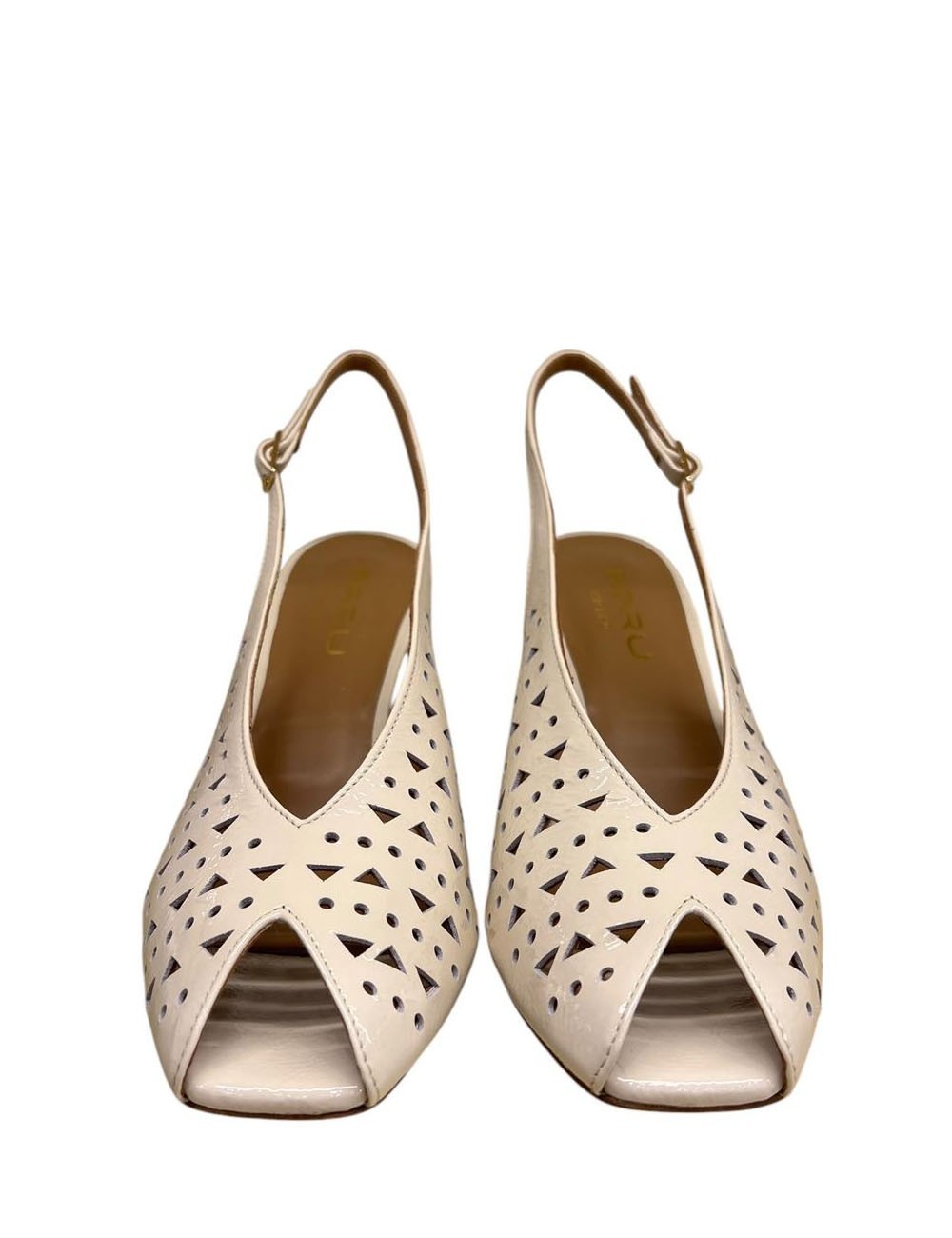 Slingback spuntata traforata in pelle burro