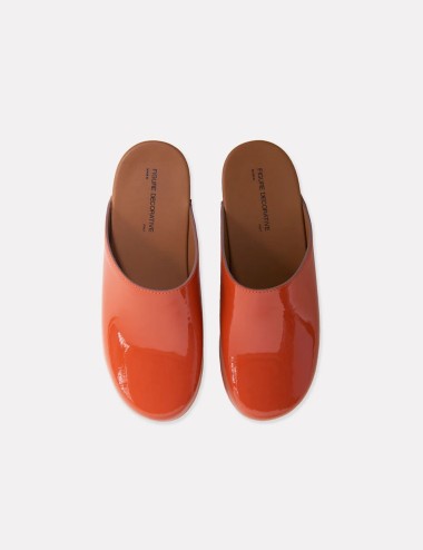 Zoccoli in pelle lucida in Arancio