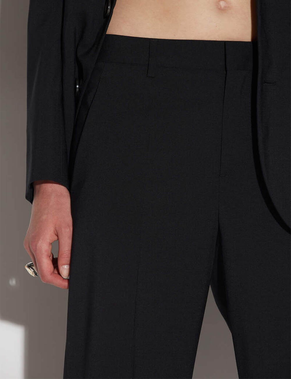 Manhattan Slouch Suit Black