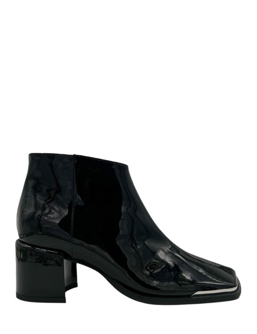 Tronchetto in vernice nero
