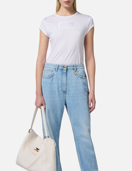 T-shirt in jersey con ricamo gesso