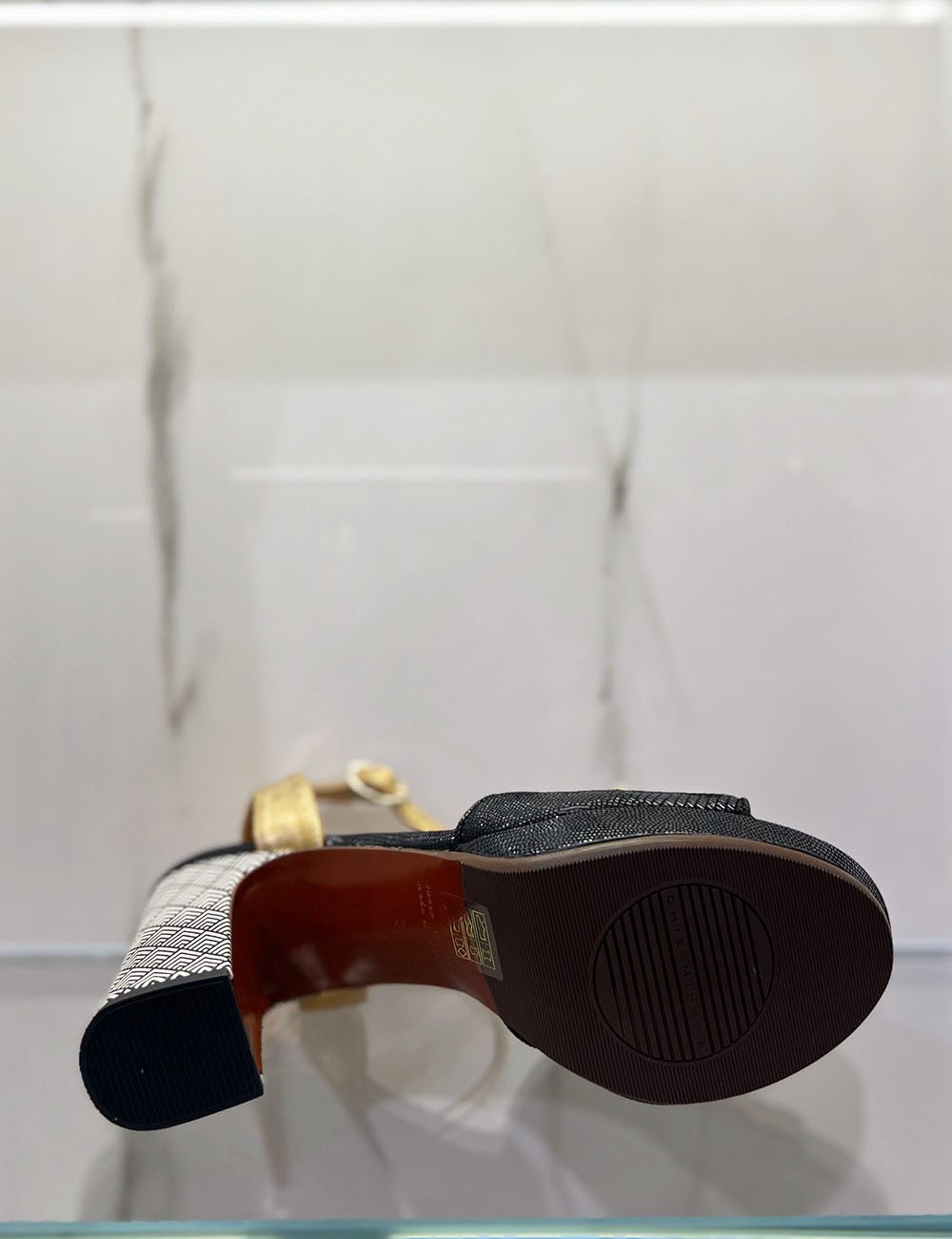 Sandali con plateau KASKI nero fiori oro