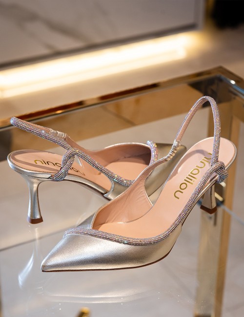 Slingback in pelle laminata con tacco con strass platino