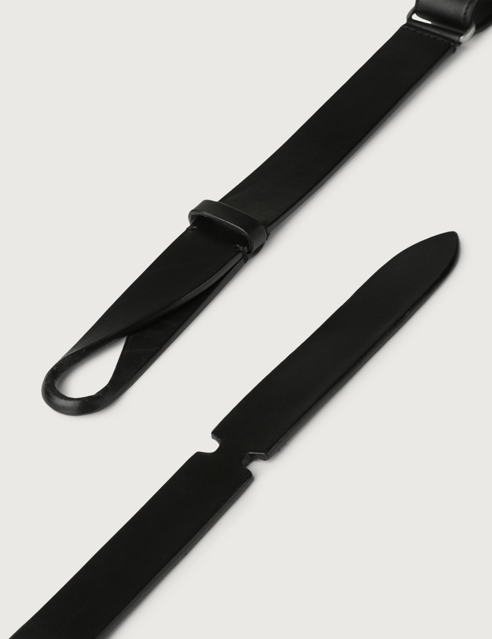 Bull leather Nobuckle belt black