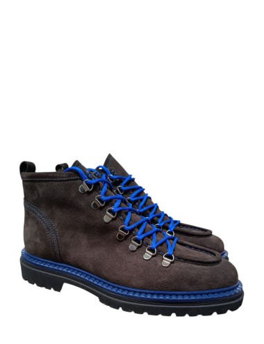 Stivaletto scamosciato con dettagli blu