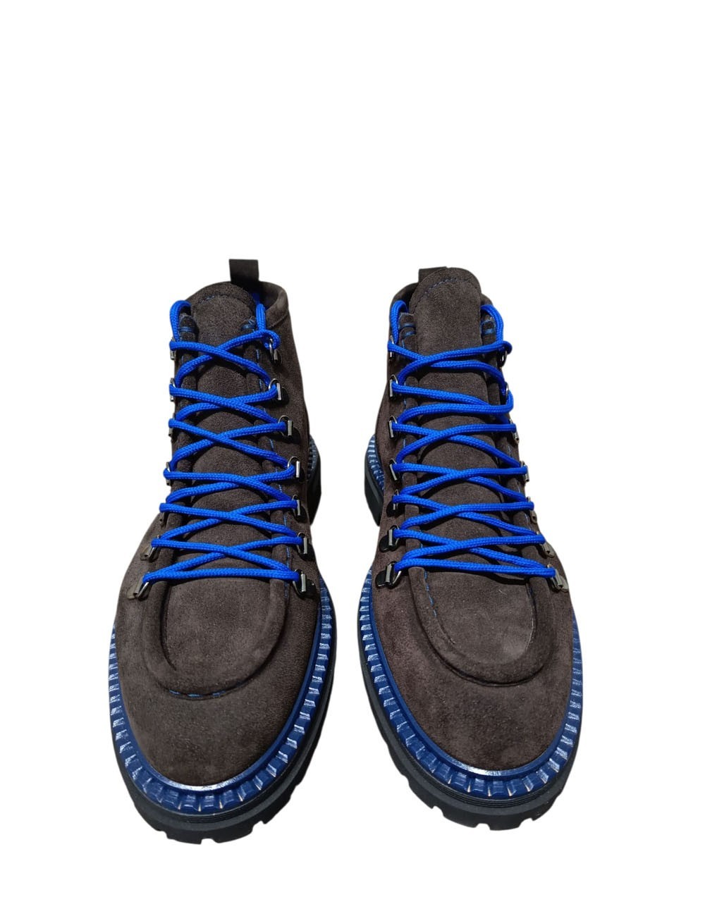 Stivaletto scamosciato con dettagli blu