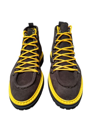 Stivaletto scamosciato con dettagli gialli