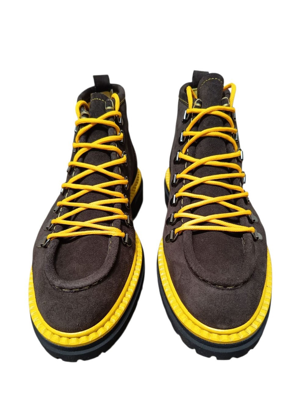 Stivaletto scamosciato con dettagli gialli