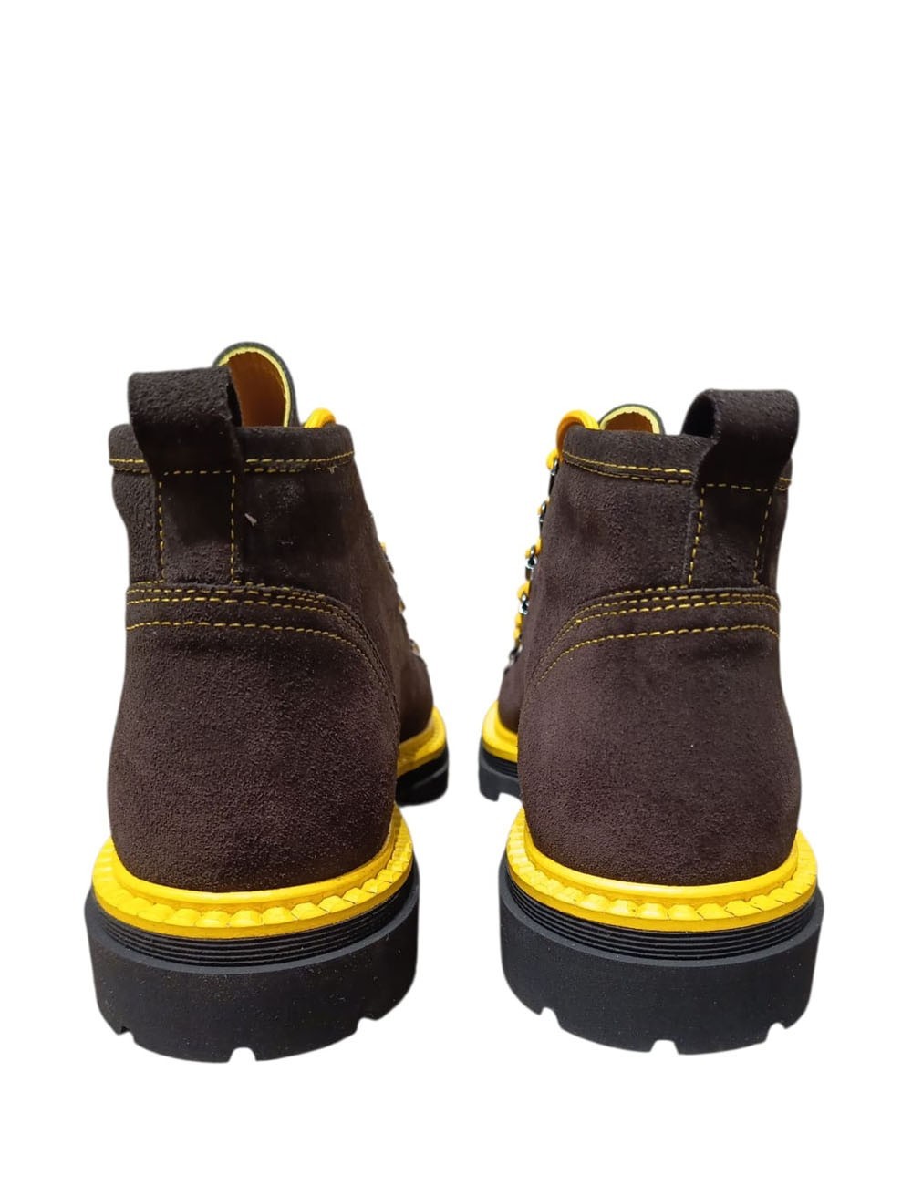 Stivaletto scamosciato con dettagli gialli