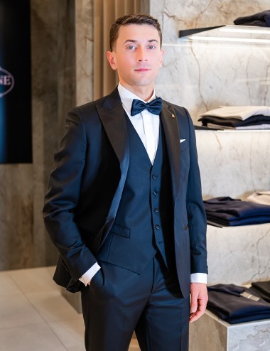 Smoking monopetto nero con rever in raso nero e gilet