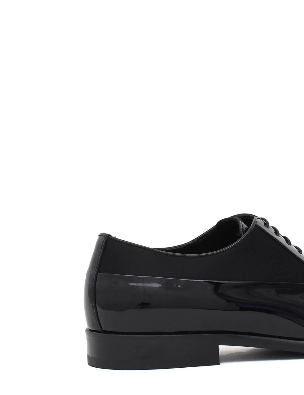 SCARPA CON LACCI NERA IN VERNICE