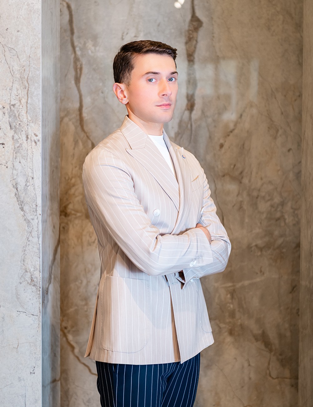 Abito doppiopetto gessato beige