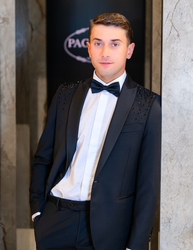 Abito monopetto con strass nero